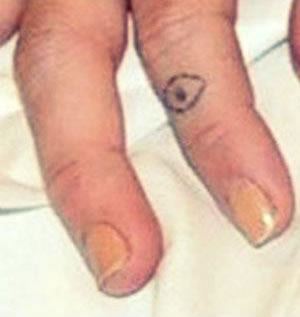 Miley Cyrus Eye Finger Tattoo