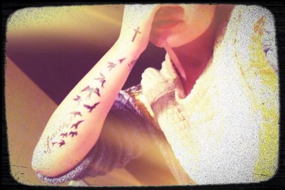 demi-lovato-birds-arm-tattoo - PopStarTats