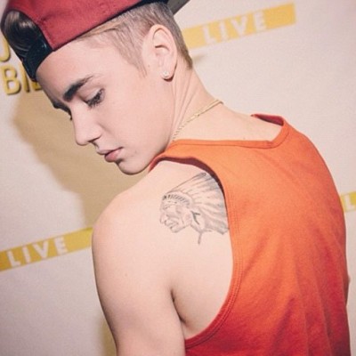 Justin Bieber’s Indian Head Hockey Team Logo Tattoo on His Back / Shoulder