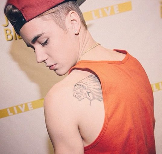 Justin Bieber's Indian Head Hockey Team Logo Tattoo on His Back / Shoulder-  PopStarTats