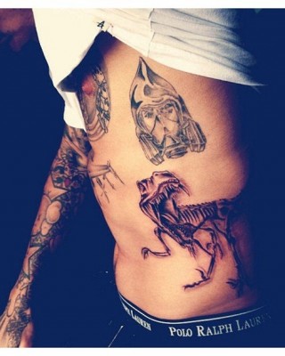 Chris Brown Reveals Gigantic Dinosaur Skeleton Tattoo on His Side!