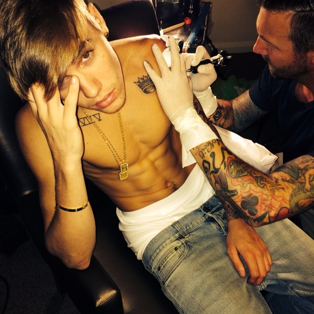 Justin Bieber Gets “Tatted” in Sydney