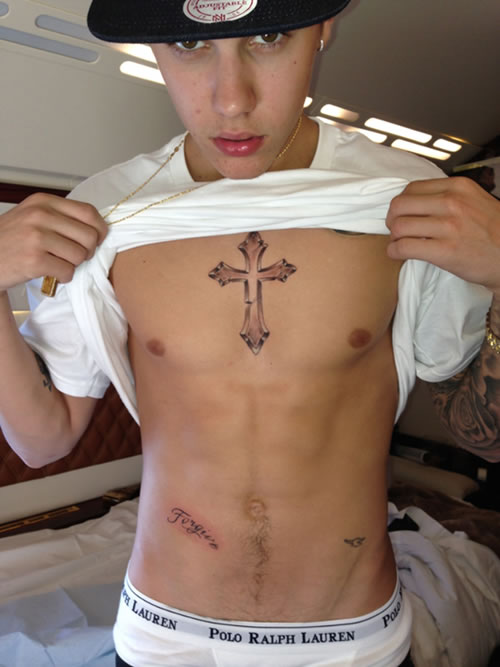 Justin-Bieber-forgive-hip-tattoo
