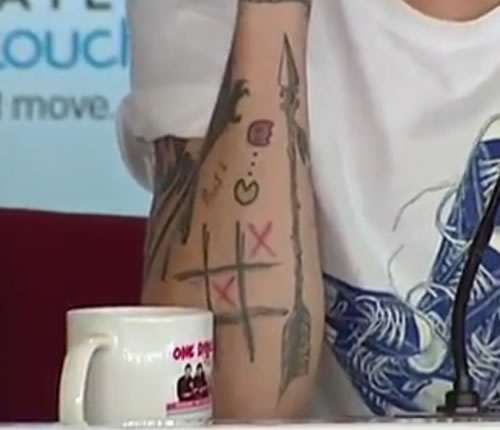 louis tomlinson arrow arm tattoo