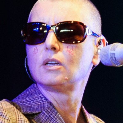 Sinead O’Connor Finally Decides to Get “B” and “Q” Face Tattoos Removed