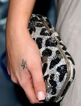 khloe kardashian hand tattoo
