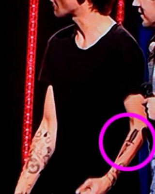 Louis Tomlinson Gets New Dagger, Quote, & Smiley Face Tattoos in Sydney!
