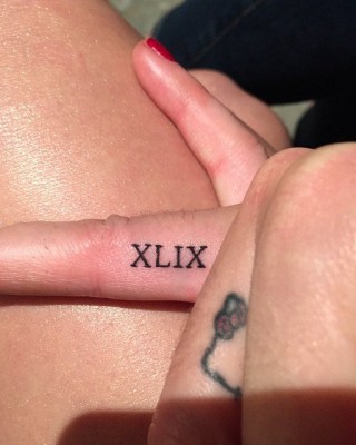 Katy Perry Gets “XLIX” Finger Tattoo After Super Bowl Halftime Performance