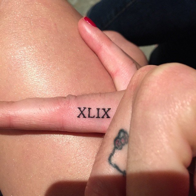 Katy Perry Gets “XLIX” Finger Tattoo After Super Bowl Halftime Performance