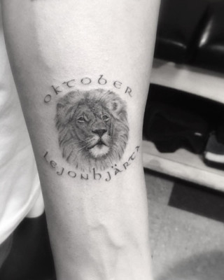 Drake Honors Brand, Favorite Month with “Oktober” Lion Tattoo