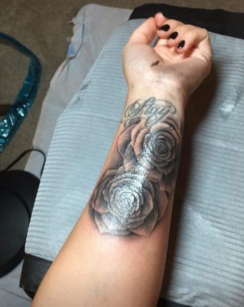 demi-lovato-roses-tattoo