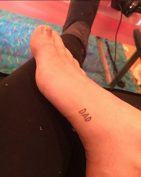 Miley Cyrus Honors Father With “DAD” Foot Tattoo