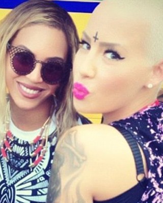 What is Amber Rose Thinking with Her New Inverted Cross Forehead Tat?