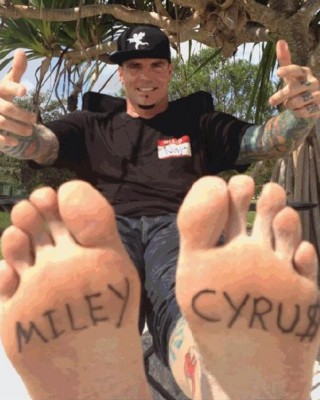 Vanilla Ice Shows Off Hilarious (and Fake) “Miley Cyrus” Foot Tattoos