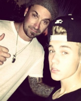 Justin Bieber “Taking a Break from Music” to Open Tattoo Shop with Dad