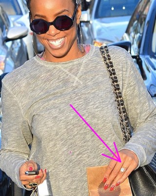 Kelly Rowland Trades in Engagement Ring for Sweet Finger Tattoo