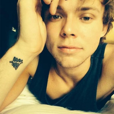 5 Seconds of Summer’s Ashton Irwin Gets His First Tattoo!