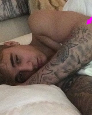 Justin Bieber Reveals Hard-to-Spot Cherub Tattoo in Shirtless Selfie