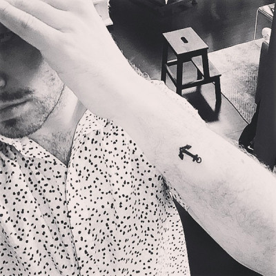 Sam Smith Honors “Little Sailor” Fans With New Anchor Tat!