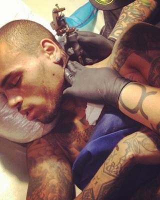 Sorry, Folks. Chris Brown Didn’t Get a New Tattoo