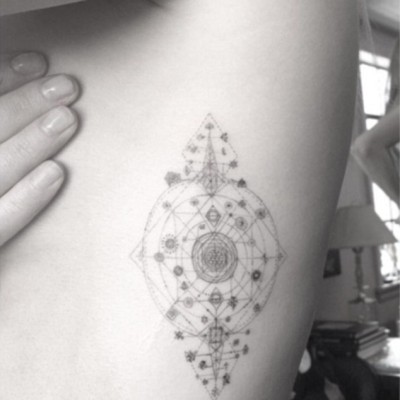 Ellie Goulding’s New Ribcage Tattoo is Intricate, Beautiful and an Original Dr. Woo!