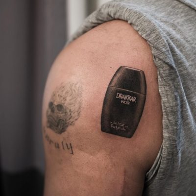 Drake’s Got ANOTHER New Shoulder Tattoo – This Time a Nod to Drakkar Noir Cologne
